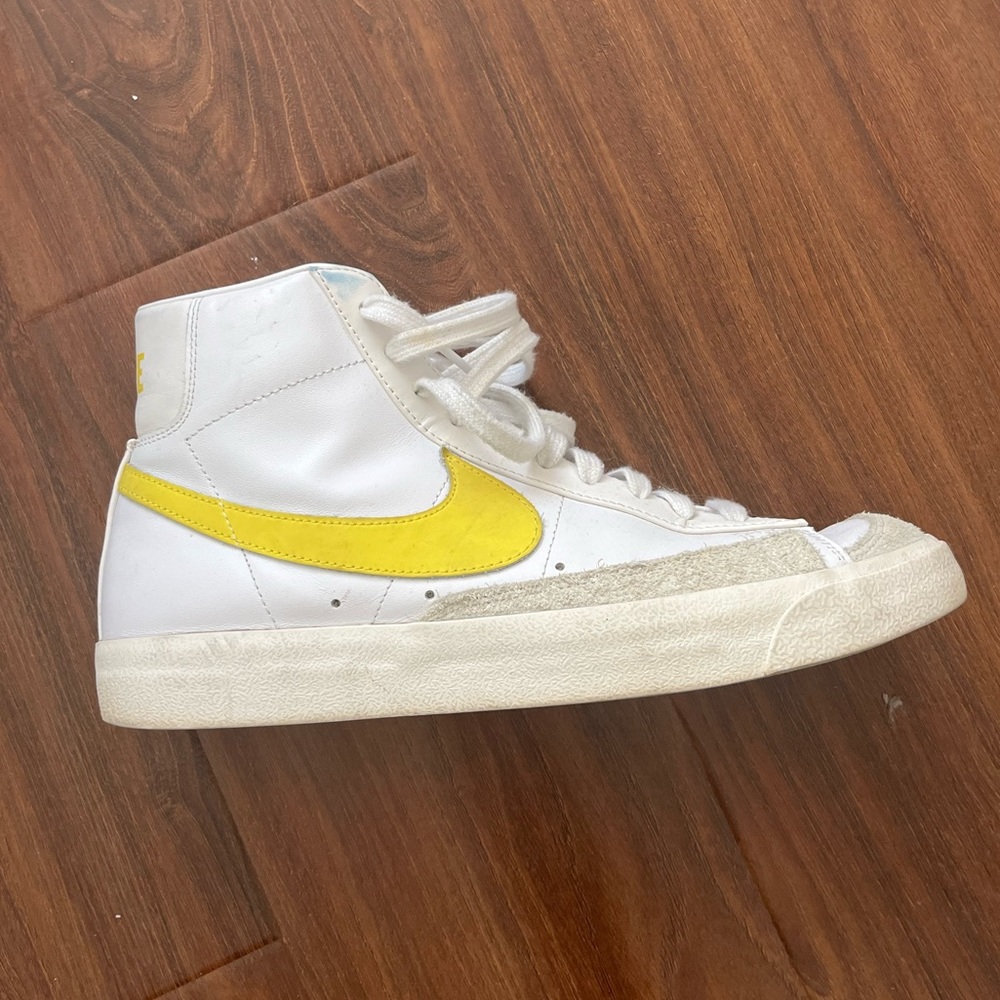 men’s yellow nike blazers